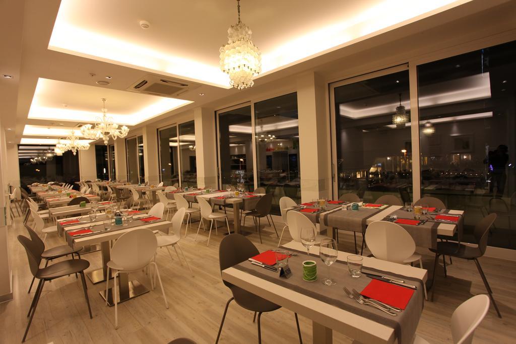 Hotel Fantasy Riccione Exterior foto