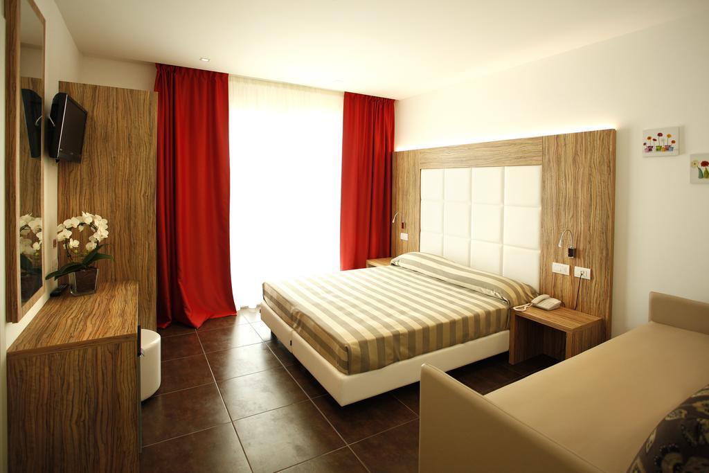 Hotel Fantasy Riccione Cameră foto