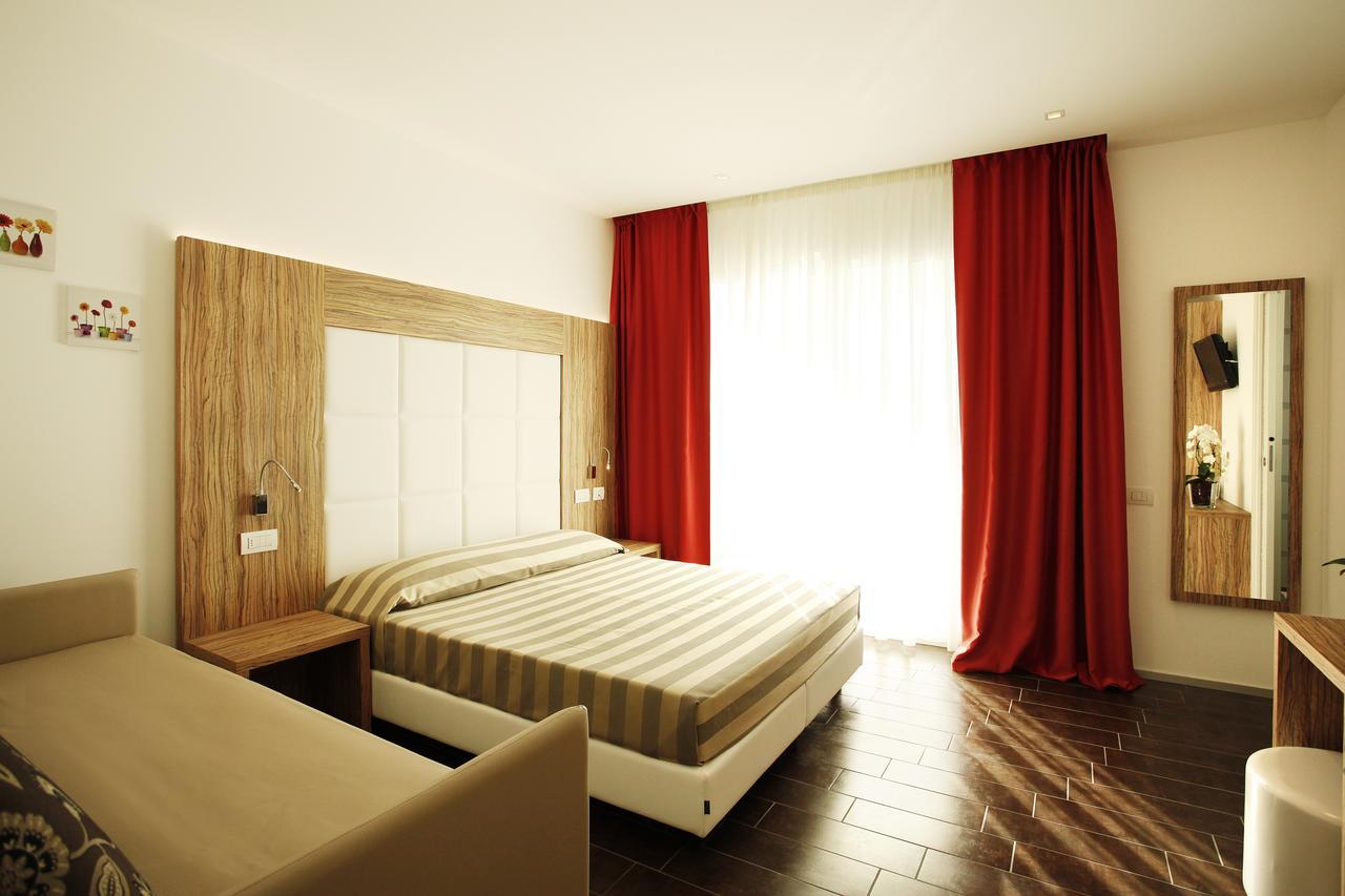 Hotel Fantasy Riccione Exterior foto