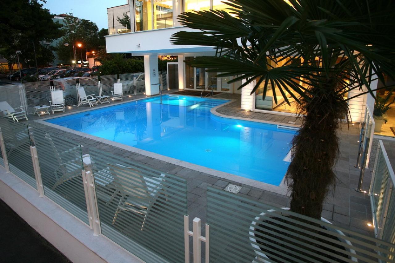 Hotel Fantasy Riccione Exterior foto